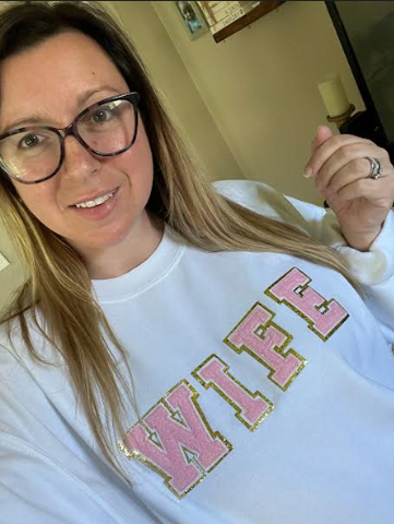 WIFE CHENILLE PATCH SWEATSHIRTS